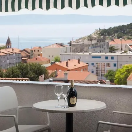 Town And Apartment Makarska